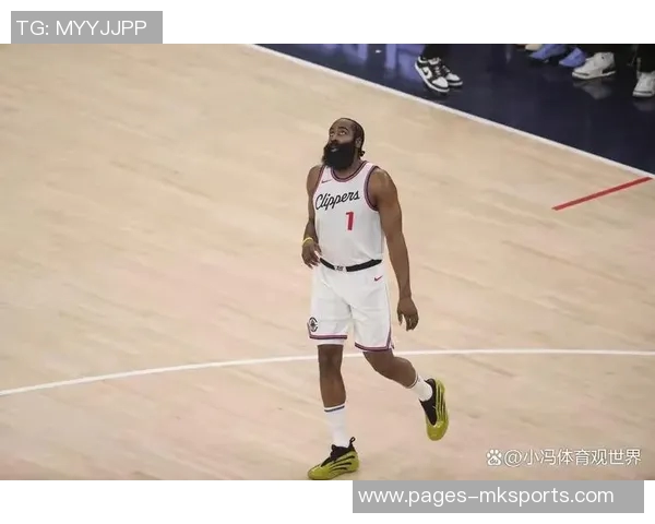 哈登半场表现低迷仅得1分却送出10次助攻展现团队精神